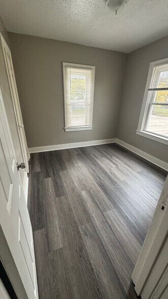 More Photos Of 25 Maynard Ct, Pontiac Apartments For Sale