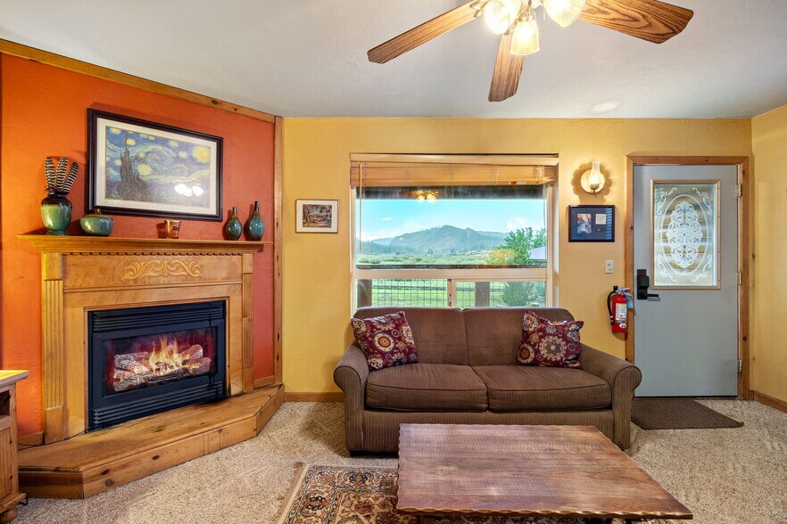 More Photos Of 140 Main St, Greer Specialty For Sale