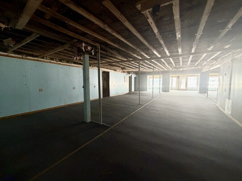 More Photos Of 870 S Miami St, West Milton Flex For Sale