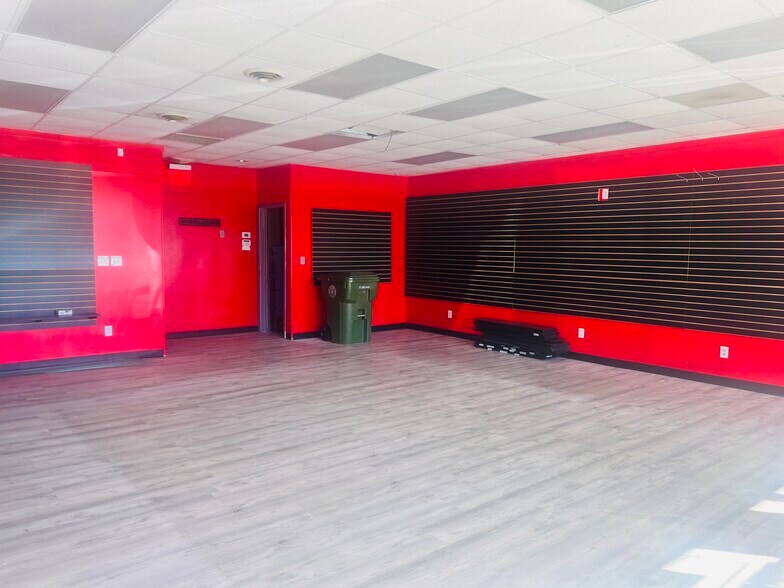 More Photos Of 13250-13270 Northline Rd, Southgate Unknown For Lease