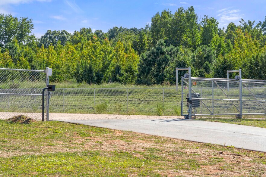 More Photos Of 2990 Brantley rd, Kannapolis Warehouse For Sale