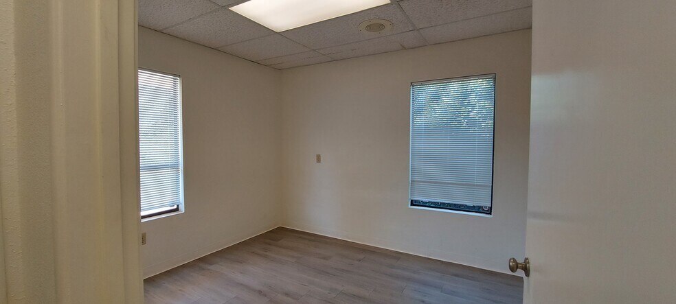 More Photos Of 367 Del Norte Ave, Yuba City Office For Lease