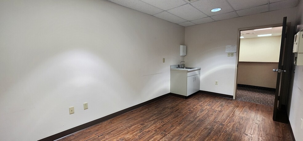 More Photos Of 390 Pierce St, Kingston Medical For Lease