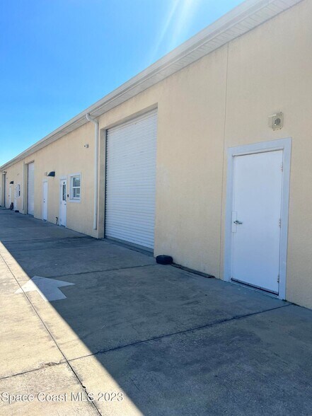 More Photos Of 3111 Skyway Cir, Melbourne Warehouse For Lease