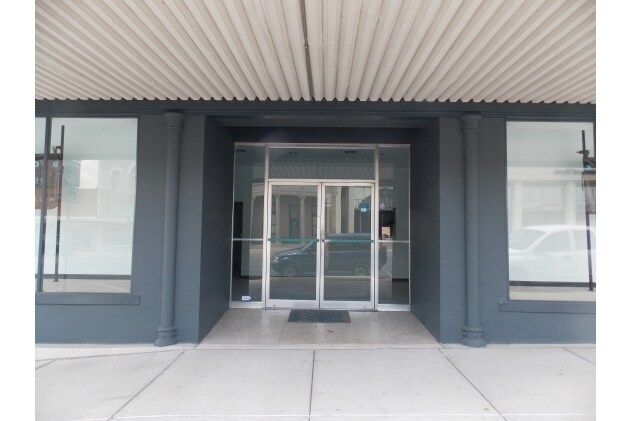 More Photos Of 211 N Main St, Taylor Storefront Retail Office For Lease