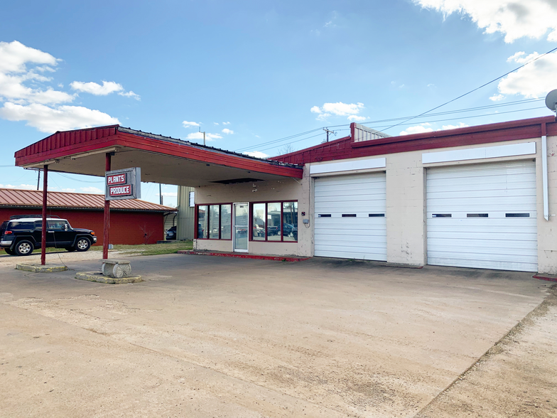 Primary Photo Of 129 W McCart St, Krum Flex For Lease