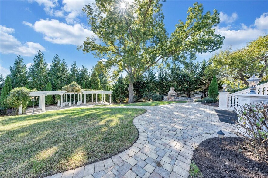 More Photos Of 812 E Main St, Bedford Lodge Meeting Hall For Sale