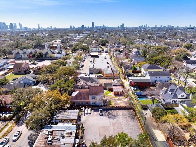 More Photos Of 1333-1335 Yale St, Houston General Retail For Sale