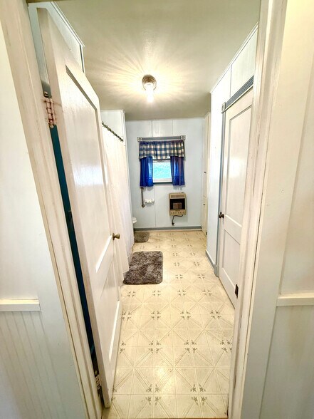 More Photos Of 9278 N Highway 77, Lexington Flex For Sale