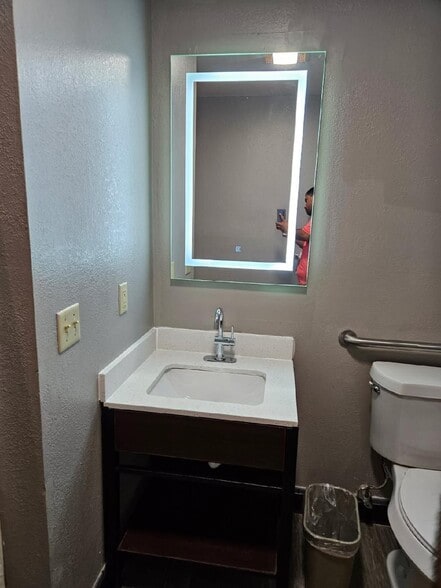 More Photos Of 2440 Williams St, Chattanooga Hotel For Sale