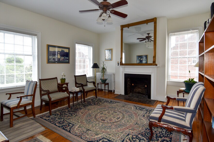 More Photos Of 109-111 S Fairfax St, Alexandria Office For Sale
