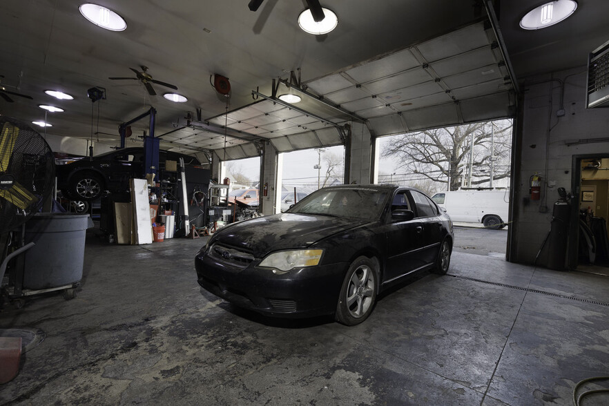 More Photos Of 1545 Berry Blvd, Louisville Auto Dealership For Sale