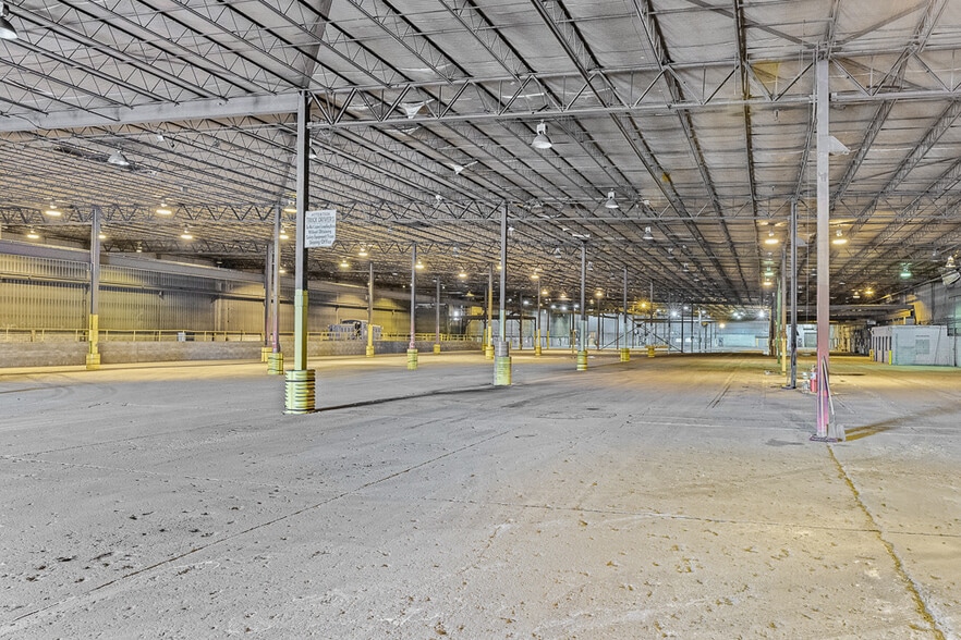More Photos Of 1001 E Broadway St, Alliance Industrial For Sale