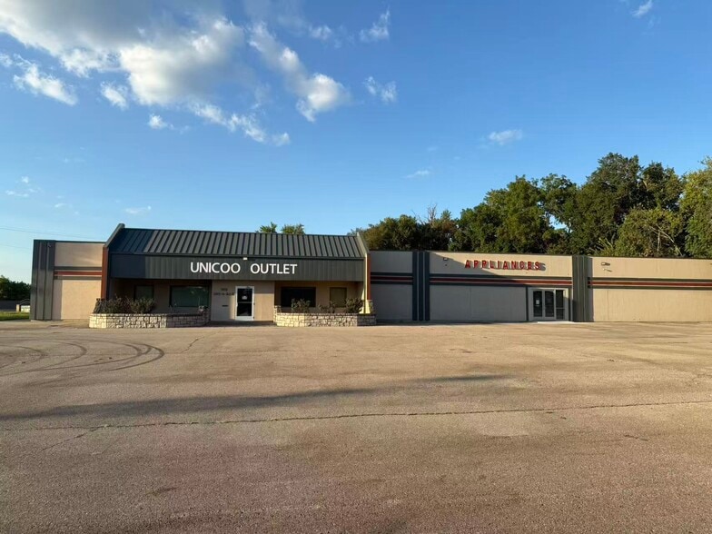 Primary Photo Of 7410 Sni-A-Bar Rd, Kansas City Manufacturing For Sale