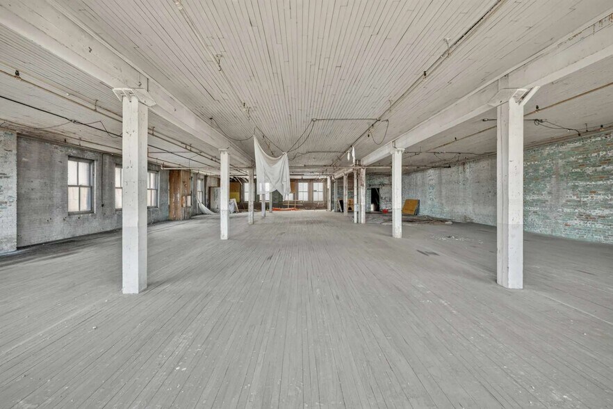More Photos Of 610 Monroe St, Toledo Storefront Retail Residential For Sale