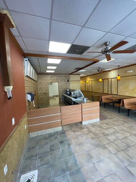 More Photos Of 121 Ormond Blvd, Destrehan Storefront Retail Office For Lease