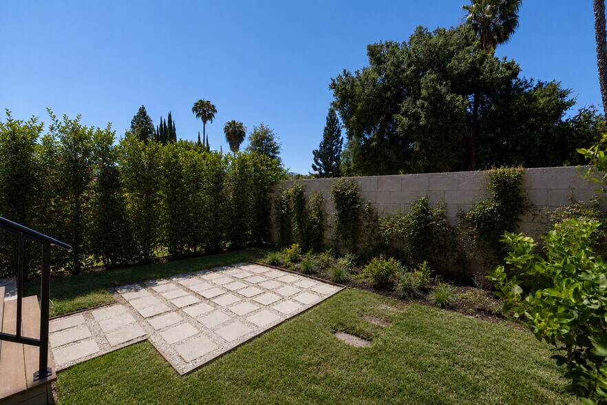 More Photos Of 22320 Itasca St, Chatsworth Apartments For Sale
