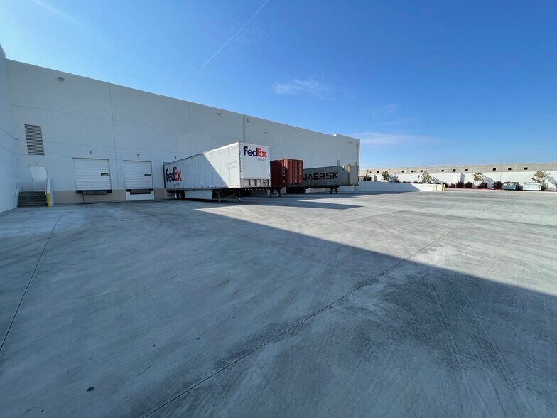 More Photos Of 212 Markham St, Perris Warehouse For Lease