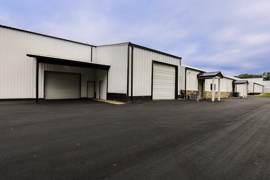 More Photos Of 5 Haynie St, Newnan Warehouse For Lease