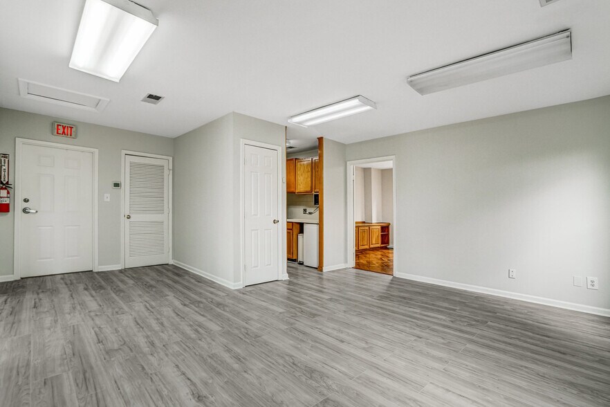More Photos Of 4314-4330 Evergreen Ln, Annandale Office For Sale