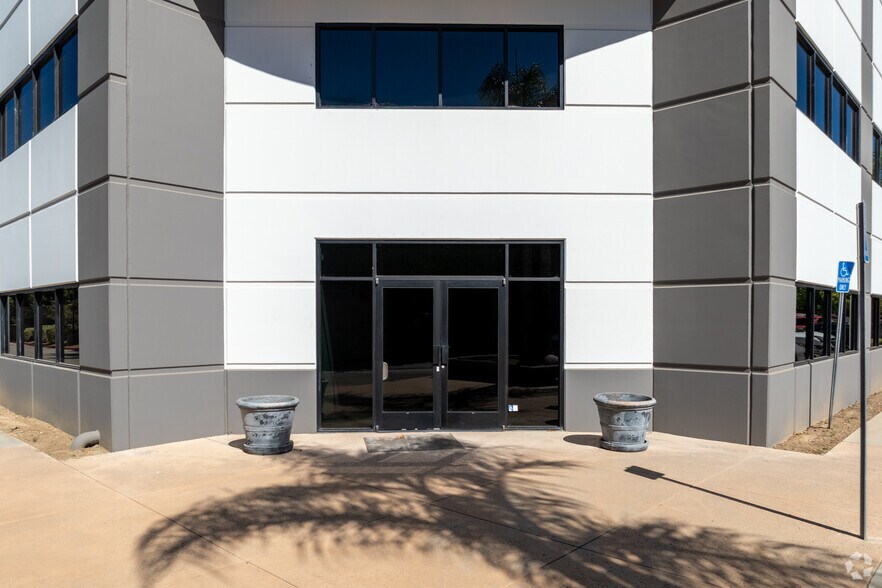 More Photos Of 3987 Heritage Oak Ct, Simi Valley Manufacturing For Lease