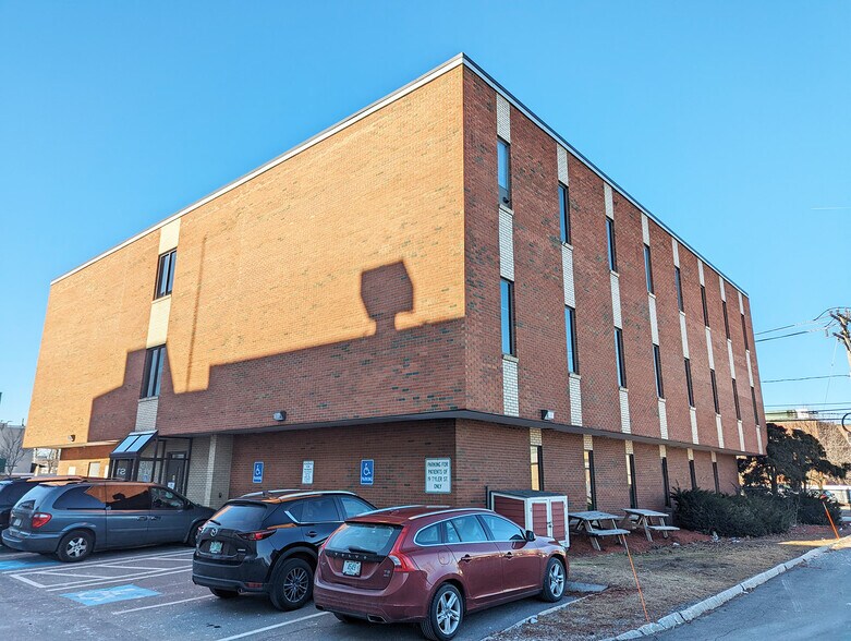 More Photos Of 19 Tyler St, Nashua Medical For Sale