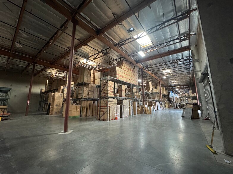 More Photos Of 18037 S Broadway St, Carson Distribution For Lease