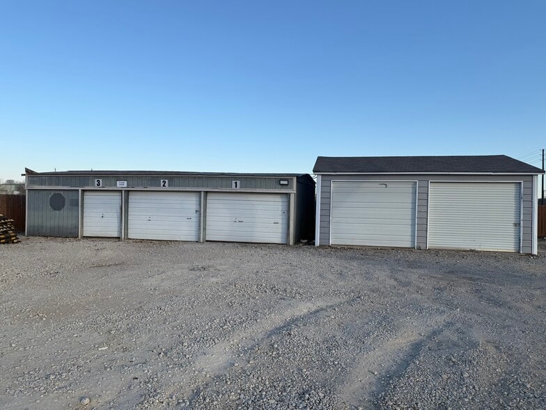 More Photos Of 2162 S Airport Dr, McKinney Industrial For Lease