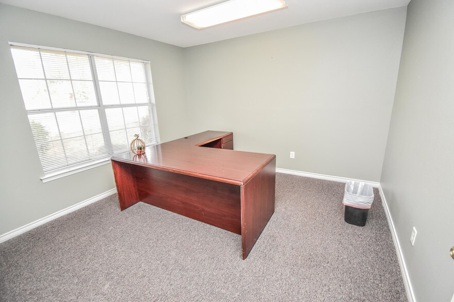 More Photos Of 511 N Northeast Loop 323, Tyler Office Residential For Lease