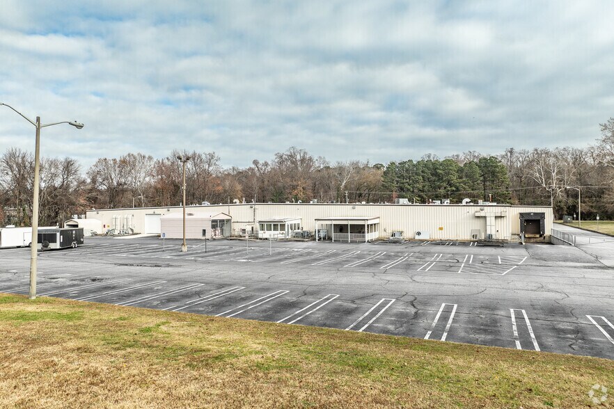More Photos Of 2210 Paramont Ave, Chesapeake Manufacturing For Sale