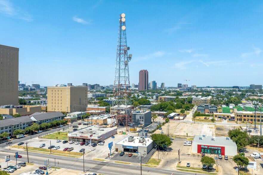 More Photos Of 4321 Live Oak St, Dallas Freestanding For Lease