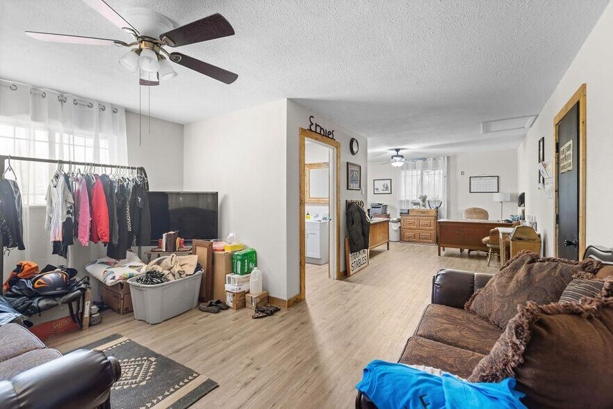 More Photos Of 530 E Hwy 69, Denison Office For Sale