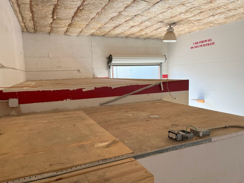 More Photos Of 932 NE 24th Ln, Cape Coral Light Manufacturing For Lease