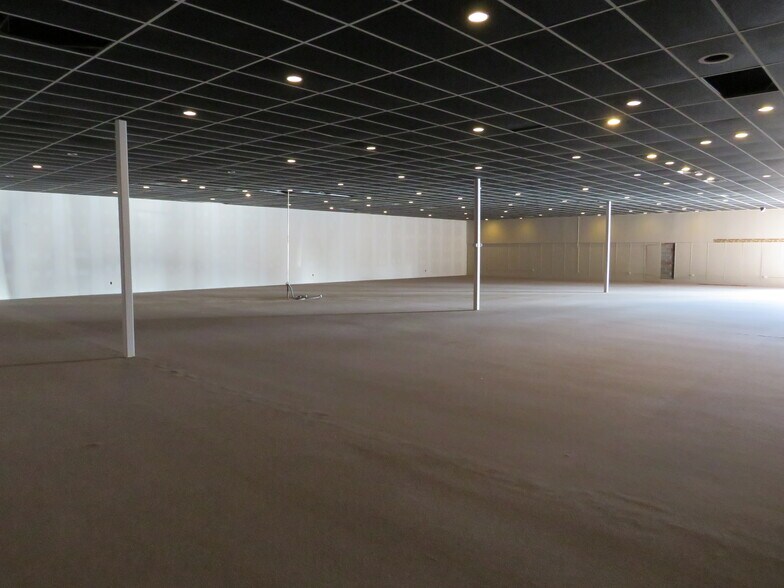 More Photos Of 110 E Waverly St, Morris Unknown For Lease