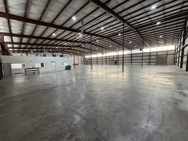 More Photos Of 160 Industrial Dr, Jackson Distribution For Lease