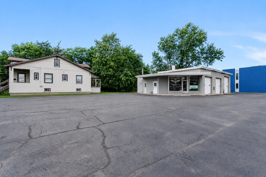 More Photos Of 420 S Main St, Wheaton Auto Repair For Sale