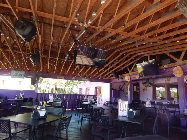 More Photos Of 2901 Tyrone Blvd, Saint Petersburg Restaurant For Sale