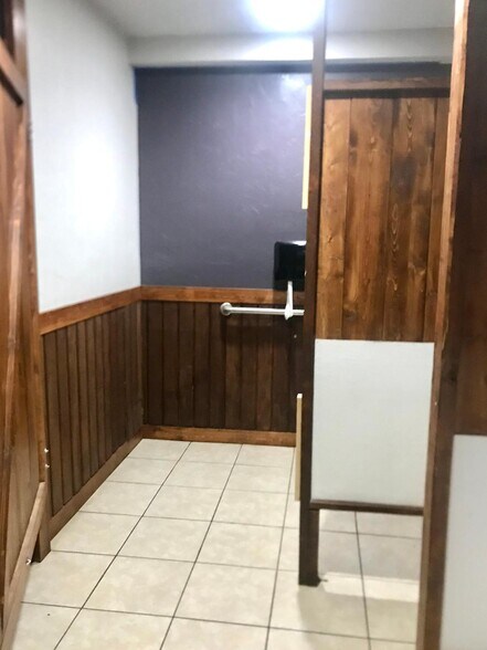 More Photos Of 711 N Steele Ave, Cushing Restaurant For Sale