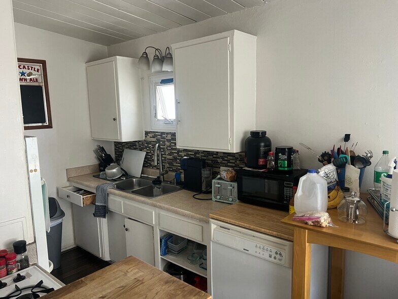 More Photos Of 2162 Thomas Ave, San Diego Apartments For Sale