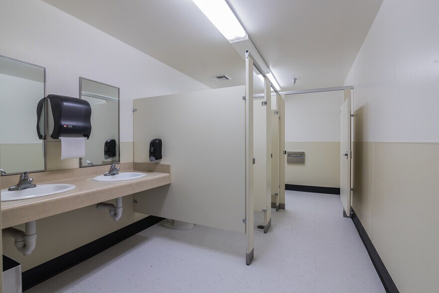 More Photos Of 1251 Puerta Del Sol, San Clemente Warehouse For Sale