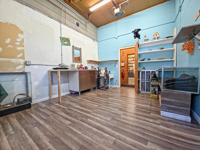 More Photos Of 7 Colonel Dr, Bourne Auto Repair For Sale