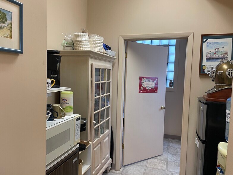 More Photos Of 621 Broadway, Chesterton Medical For Sale