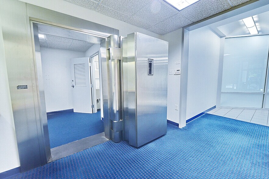 More Photos Of 10241 N Florida Ave, Citrus Springs Bank For Sale