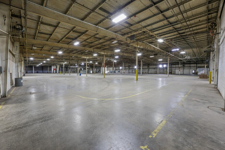 More Photos Of 656 Interstate Dr, Crossville Manufacturing For Lease