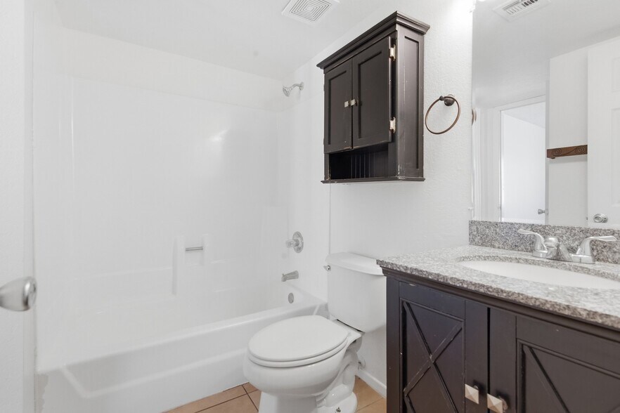 More Photos Of 2828 E Tierra Buena Ln, Phoenix Multifamily For Sale