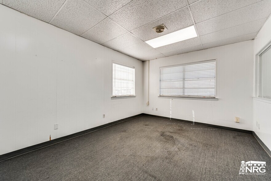 More Photos Of 1510 E 2nd St, Odessa Manufacturing For Lease