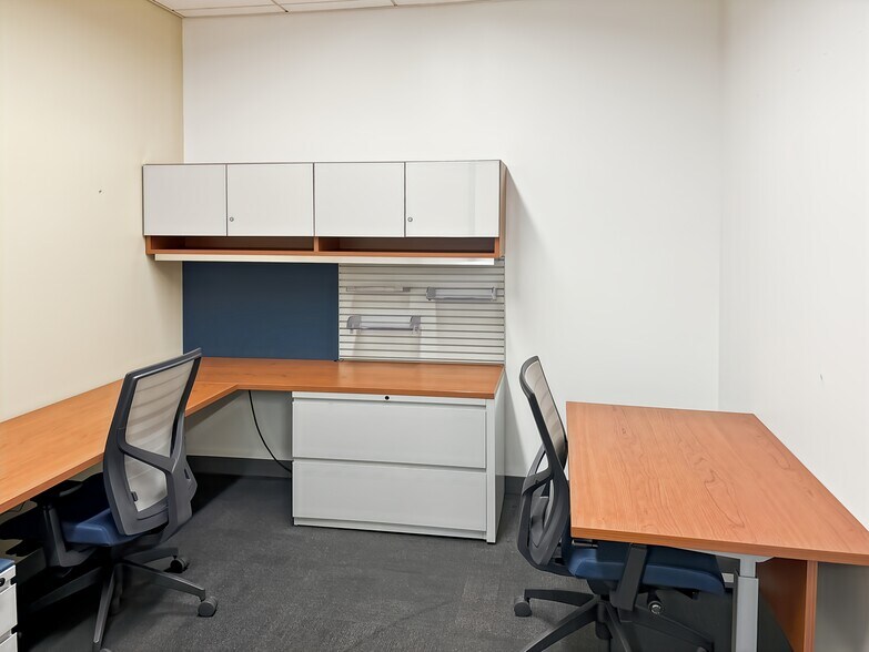 More Photos Of 9400 W Higgins Rd, Rosemont Coworking Space