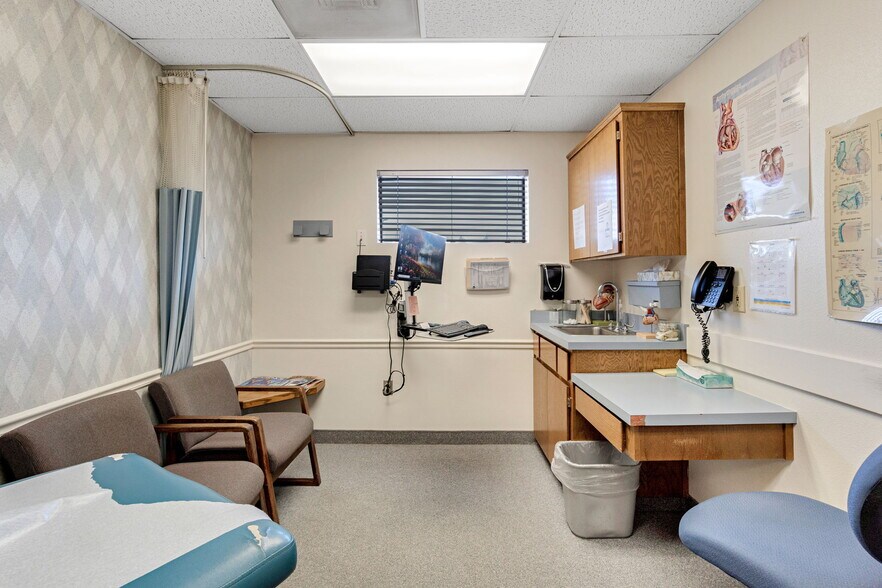 More Photos Of 1260 E Almond Ave, Madera Medical For Sale