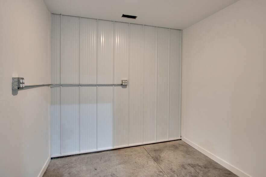 More Photos Of 5101 Kochs Ln, Quincy Warehouse For Lease