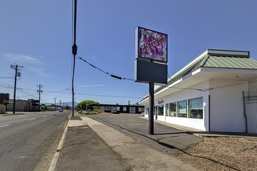 More Photos Of 1105 N Riverside Ave, Medford Freestanding For Sale